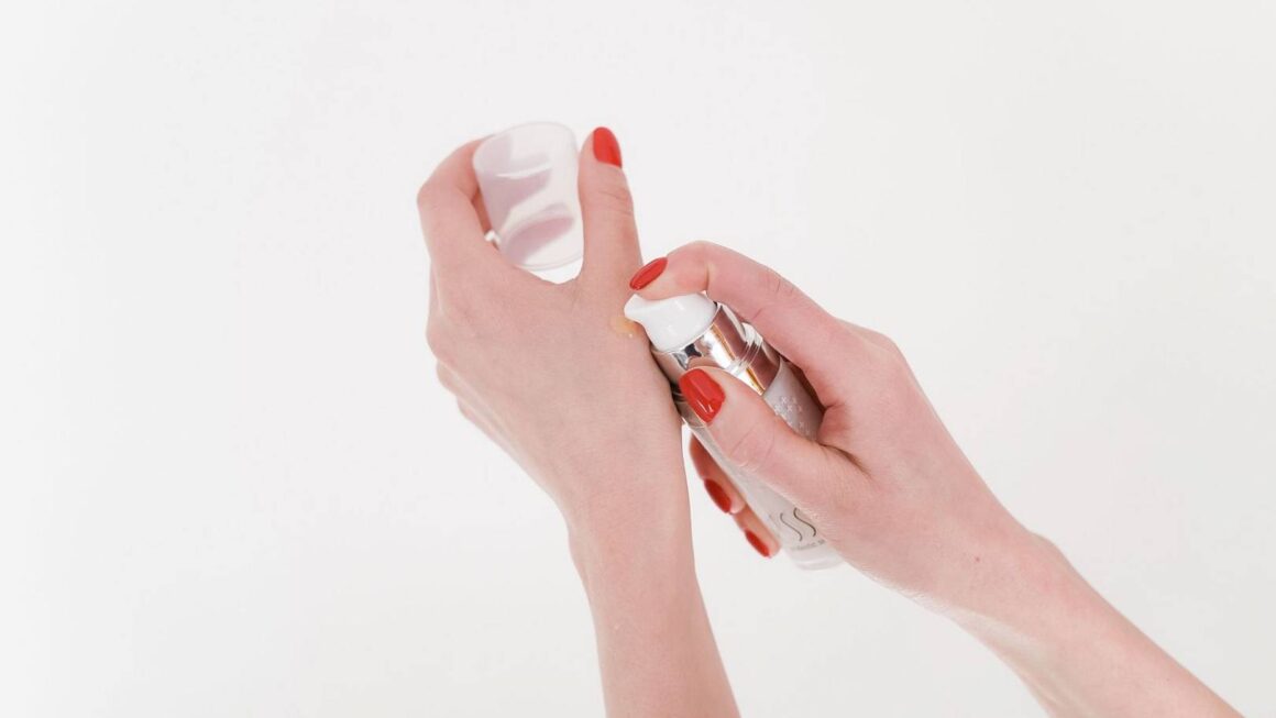Nawilżenie, regeneracja czy ochrona anti-aging? Przewodnik po składnikach aktywnych w kremach do twarzy